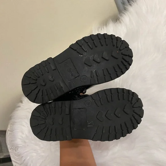 Beautiful boots - Picture 3 of 6